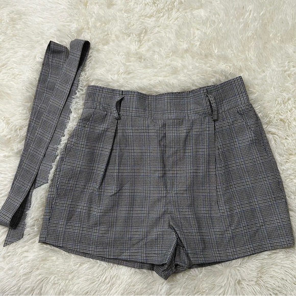 Forever 21 Pants - Forever 21 Gray High Waist elastic Tailored Shorts size Medium with tie belt